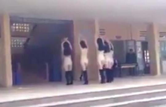 5 nữ sinh viên mặc đồ màu nude nhảy sexy ở trường THPT Bất Bạt, hiệu trưởng lên tiếng