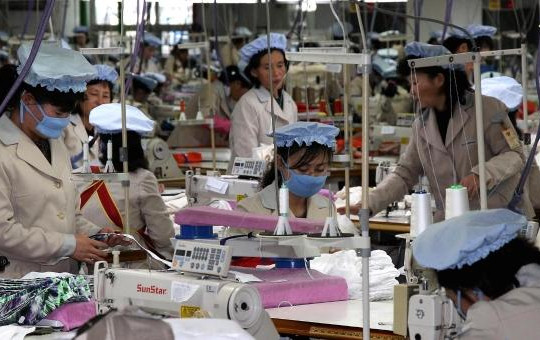 Giải tỏa việc chính quyền Triều Tiên ăn chặn lương công nhân 