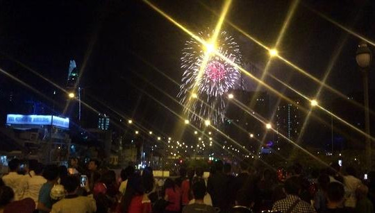 TP.HCM: Rực rỡ đêm pháo hoa mừng năm mới 2018