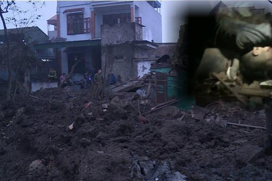 Bố gào khóc đào bớt gạch đá tìm 2 con nhỏ chết trong vụ nổ kinh hoàng ở Bắc Ninh