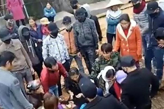 Hà Tĩnh: Nhà thầu khiêng dân ra khỏi công trường, công an vào cuộc