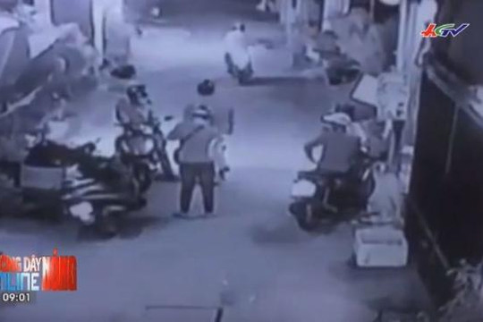 Clip băng nhóm dàn cảnh cướp xe trong đêm vắng ở Sài Gòn