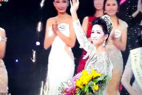 Phần thi ứng xử giúp H’Hen Niê đăng quang Hoa hậu Hoàn vũ Việt Nam 2017