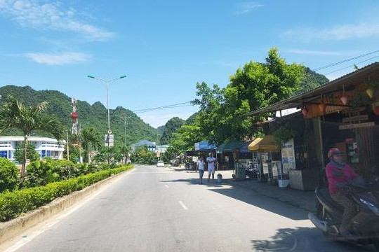 Quảng Bình: Xã cầu cứu tỉnh dừng đề án thu gom rác di sản Phong Nha do huyện làm