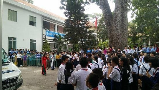 Cháy trường học ở TP.HCM, hàng trăm học sinh được di tản
