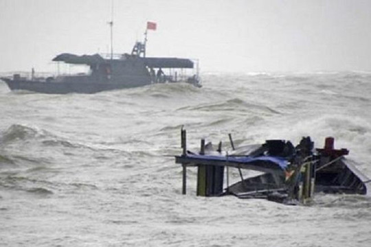Thanh Hóa: 3 tàu cá bị chìm, 2 mất liên lạc, nhiều ngư dân mất tích