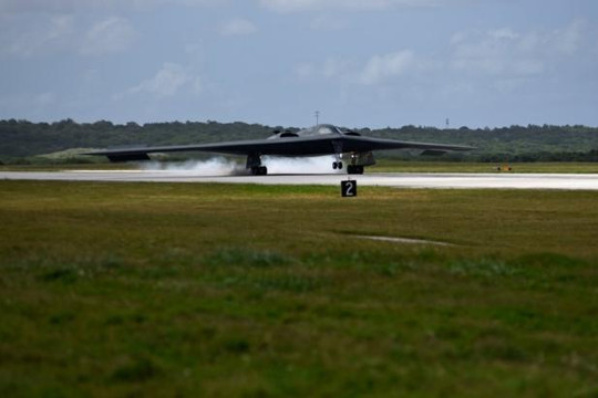 Mỹ triển khai máy bay ném bom B-2 đến đảo Guam