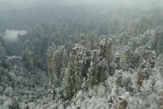 Băng tuyết biến kỳ quan thế giới đẹp tựa cảnh phim Avatar
