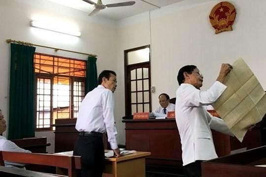 Đại gia Lê Ân đề nghị đổi thẩm phán thụ lý vụ 'chia tài sản kéo dài 30 năm'