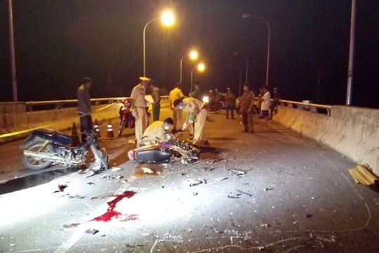 Bến Tre: Tai nạn giao thông kinh hoàng khiến 2 người tử vong