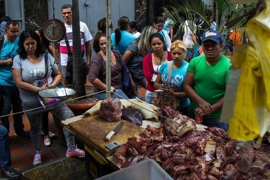 Venezuela siêu lạm phát 440%, tiền mất hoàn toàn giá trị