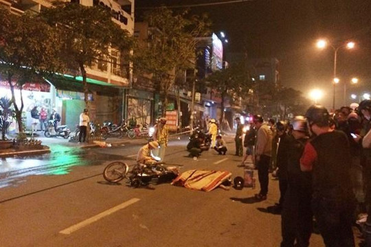 Đà Nẵng: Xe máy va chạm xe tải, nam thanh niên chết thảm 