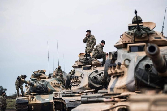 Thổ Nhĩ Kỳ tràn quân sang Syria đánh đồng minh của Mỹ