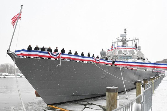 'Bà chúa băng giá' bắt dính tàu chiến mới của hải quân Mỹ