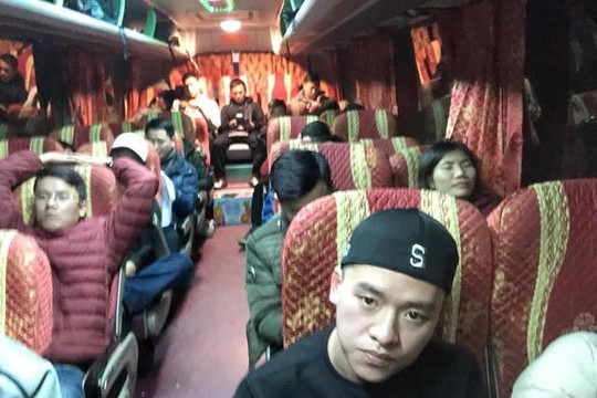 Mua tour sang Thường Châu cổ vũ đội U23 Việt Nam, 64 du khách bị 'bỏ rơi' ở cửa khẩu