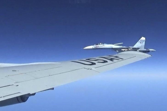 Chiến đấu cơ Nga bay chặn cắt mặt máy bay do thám Mỹ 