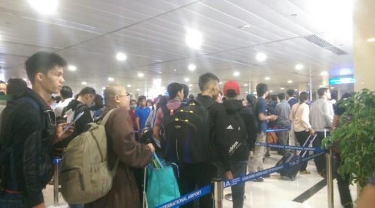 Sân bay Tân Sơn Nhất hướng dẫn hành khách làm thủ tục đi máy bay dịp tết