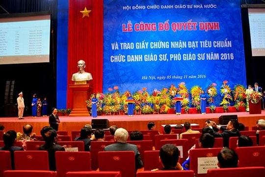 Bộ trưởng Phùng Xuân Nhạ yêu cầu rà soát chất lượng giáo sư và phó giáo sư