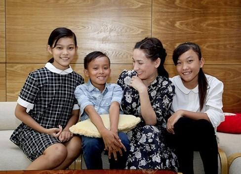 Phi Nhung lần đầu kể chuyện nhận nuôi 21 đứa con và lý do chưa chịu lấy chồng