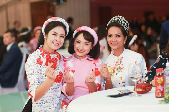 H'Hen Niê làm vedette cho bộ sưu tập áo dài của Hoa hậu Ngọc Hân