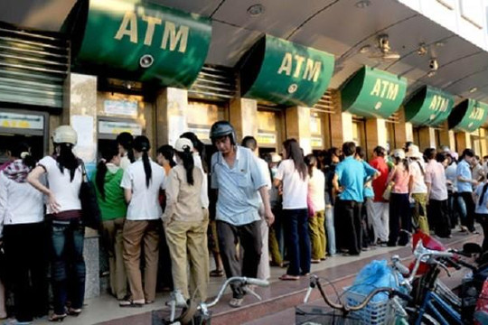NHNN yêu cầu có biện pháp giảm tải việc rút tiền mặt tại ATM 