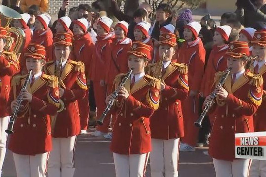 Màn trình diễn âm nhạc bất ngờ của đội cổ vũ Triều Tiên tại Hàn Quốc