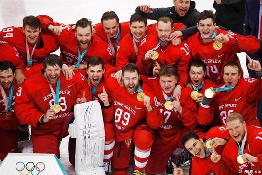 Nga đánh bại Đức giành HCV khúc côn cầu Olympic