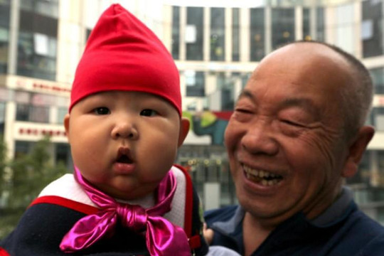Trung Quốc hoang mang khi dân số già hóa nhanh, giới trẻ lười sinh con