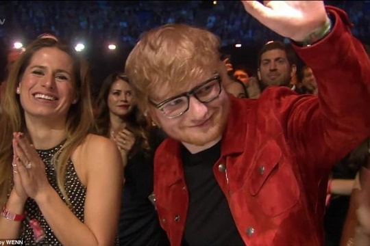 'Trai xấu' Ed Sheeran dùng hết tài sản để xây nhà cưới vợ 