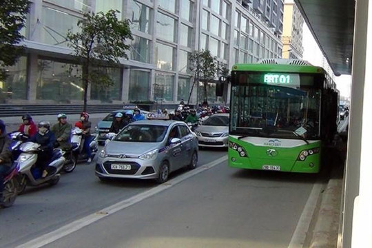 Có nên cho các phương tiện đi vào làn BRT cả ngày lẫn đêm?