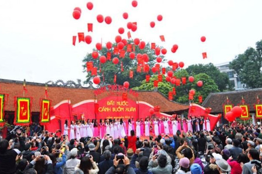 Đặc sắc nghi thức thả thơ lên trời trong ngày Hội thơ Việt Nam