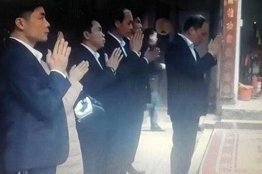 Cách chức Giám đốc điện lực đi lễ đền Trần trong giờ hành chính