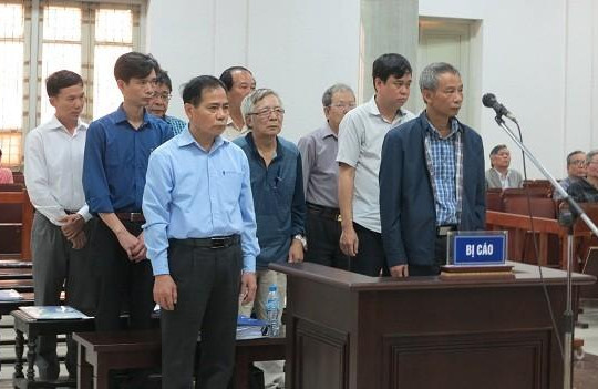 Vụ vỡ đường ống nước sông Đà: Luật sư đề nghị áp dụng luật mới cho các bị cáo