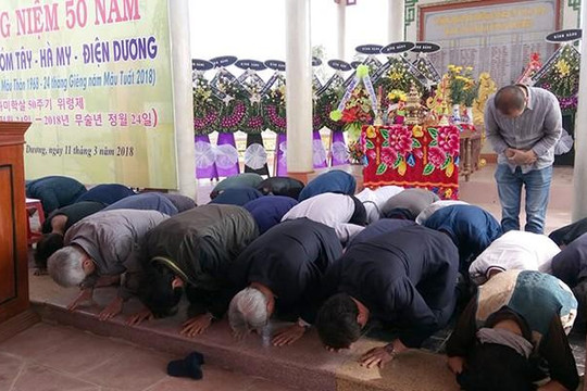 Người Hàn Quốc quỳ gối xin lỗi vụ thảm sát Hà My do lính Rồng Xanh gây ra