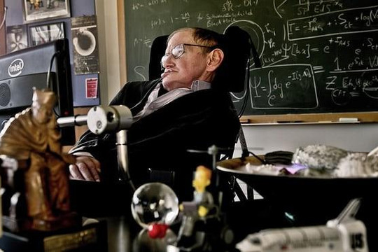 Nhà khoa học lỗi lạc Stephen Hawking qua đời ở tuổi 76