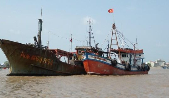 Tàu số hiệu của Trung Quốc ‘dật dờ’ trên biển