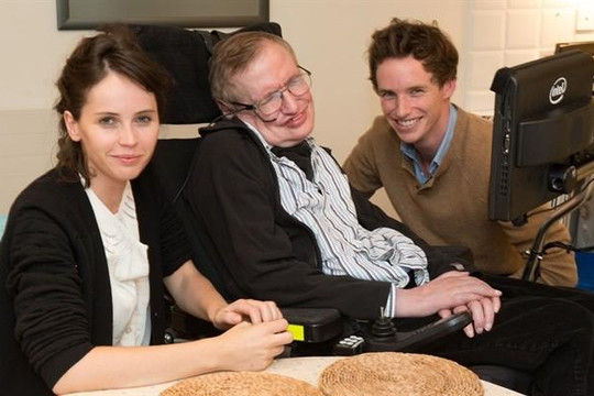 Eddie Redmayne: 'Stephen Hawking là người hài hước nhất mà tôi gặp trong đời'