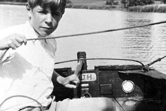 Những bức ảnh hiếm của thiên tài khoa học Stephen Hawking thời trẻ