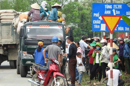 Hà Tĩnh: Khốn khổ vì bãi rác ô nhiễm, dân ra đường chặn xe chở rác