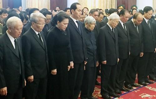 Nhiều đoàn lãnh đạo đến viếng nguyên Thủ tướng Phan Văn Khải