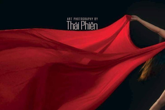 95 bức ảnh khỏa thân và 'cảm xúc' của Thái Phiên được cấp phép lưu hành