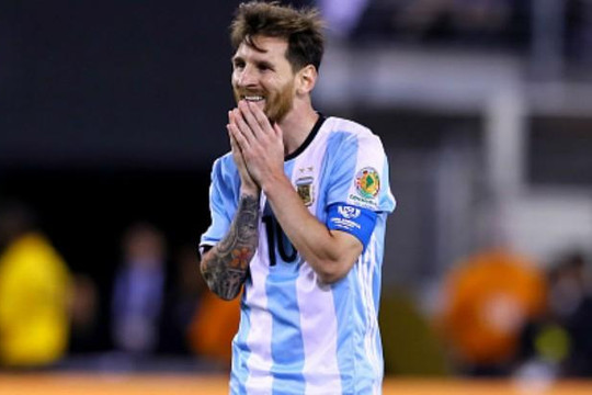 Messi lại bị đe chặt đầu trước thềm World Cup 2018
