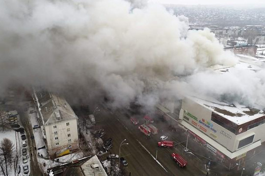 Hiện trường vụ cháy trung tâm thương mại ở Nga khiến 37 người thiệt mạng
