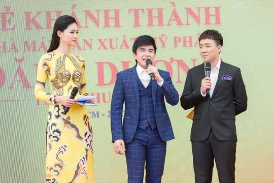 Trấn Thành lúng túng khi đứng cạnh á hậu Thanh Tú trong vai trò MC