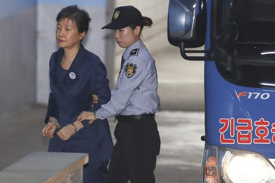 Cựu Tổng thống Hàn Quốc bị tù 24 năm vì nhận hối lộ và lạm quyền