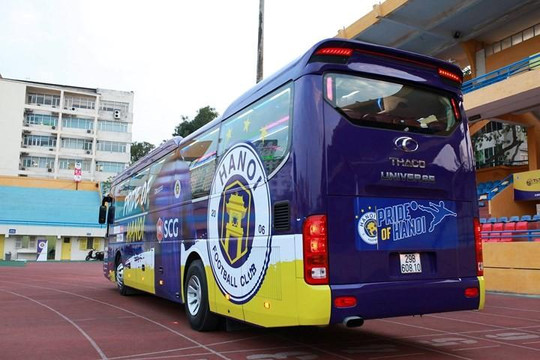 Xe bus tiền tỉ của Hà Nội FC vừa sử dụng đã gặp sự cố