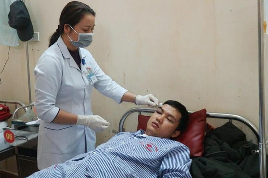 Hà Tĩnh: Bác sĩ và thực tập sinh bị người nhà bệnh nhân đánh trọng thương