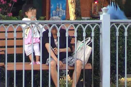 Kinh hãi cảnh chích ma túy trước mặt trẻ con ở trung tâm Sài Gòn