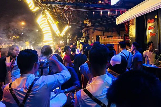 Đà Nẵng: Phạt kịch khung quán bar ồn ào, để phóng viên bị đánh