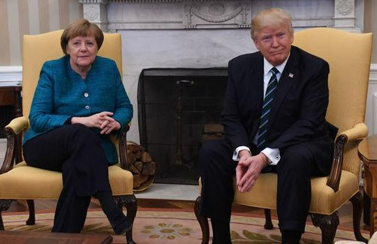 Bà Merkel nên chơi golf với ông Trump để thúc đẩy quan hệ